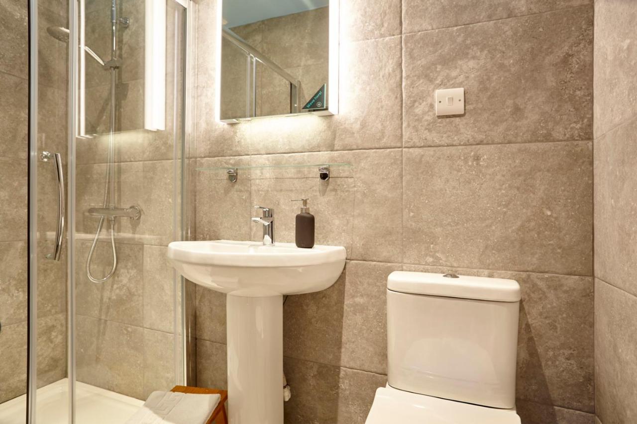 The Mural - Centre - Your Apartamento *